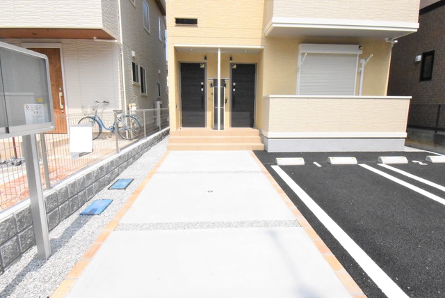 ��ʌ��������܎s�΋�厚�O���̃A�p�[�g�̃G���g�����X