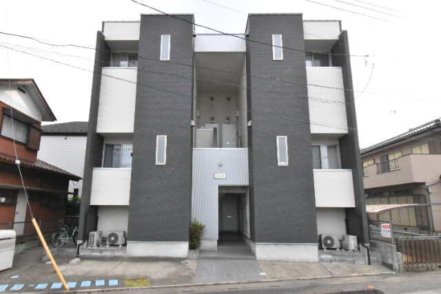 ��ʌ��������܎s�k��{�����̃A�p�[�g�̌����O��