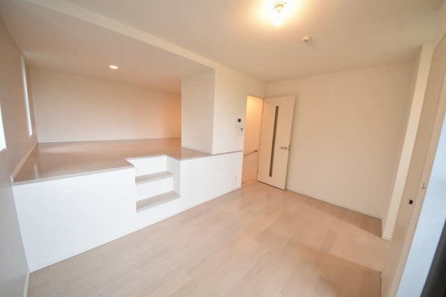 ��ʌ��������܎s�k��{�����̃A�p�[�g�̋��ԁE���r���O