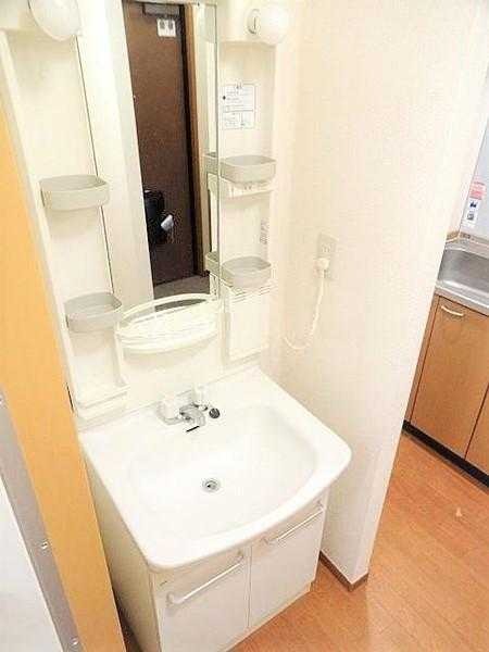 ��ʌ��������܎s�Y�a���؍�R���ڂ̃A�p�[�g�̐��ʏ�