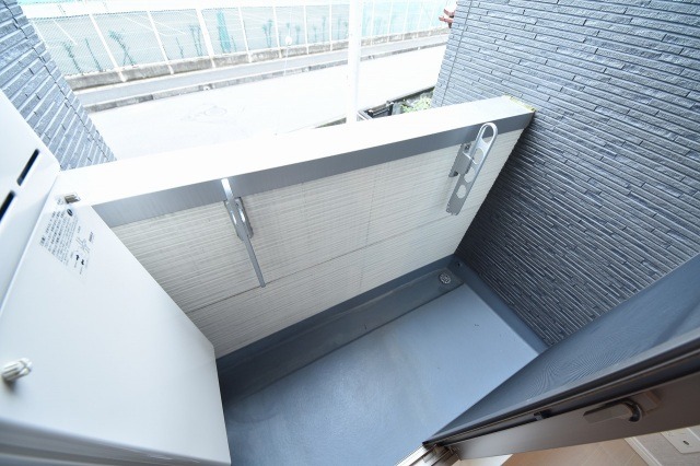 ��ʌ��������܎s�k��{�����̃A�p�[�g�̃o���R�j�[