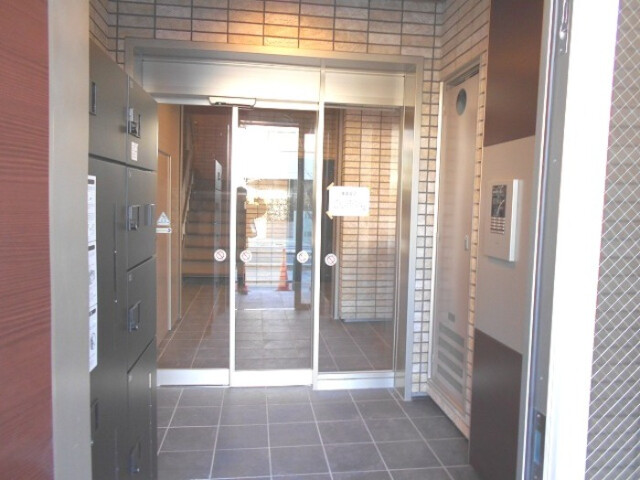 ��ʌ��������܎s�Y�a�撇���R���ڂ̃}���V�����̃G���g�����X