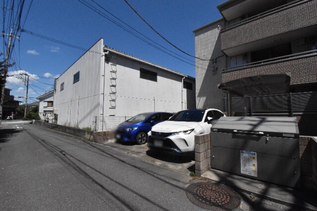 ��ʌ��������܎s�������J�V���ڂ̃}���V�����̒��ԏ�