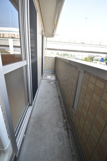 ��ʌ��������܎s��������u�Q���ڂ̃A�p�[�g�̃o���R�j�[