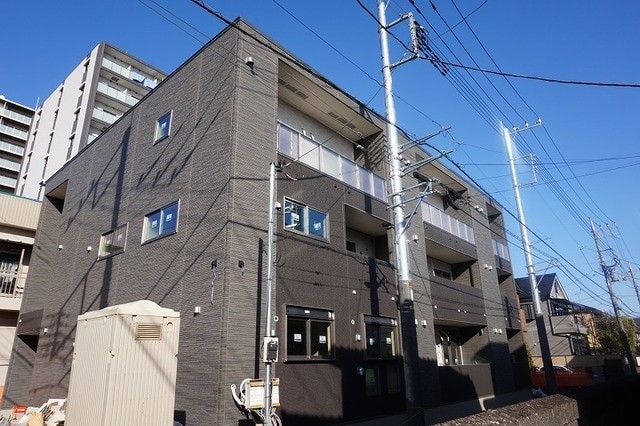 ��ʌ�����s�≺���R���ڂ̃A�p�[�g�̌����O��