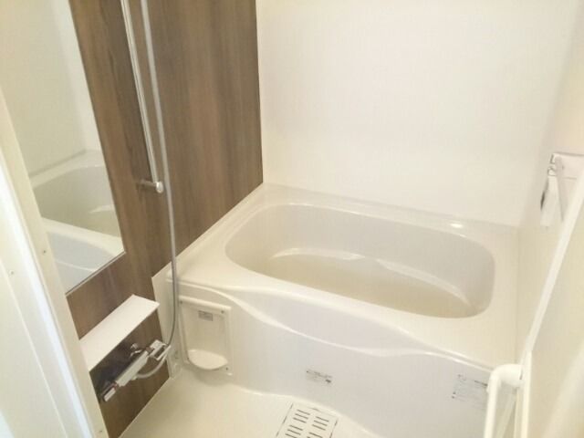 ��ʌ�����s�≺���R���ڂ̃A�p�[�g�̃o�X