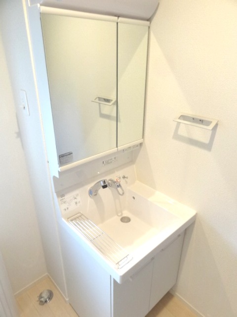 ��ʌ��������܎s���搼��{�R���ڂ̃A�p�[�g�̐��ʏ�