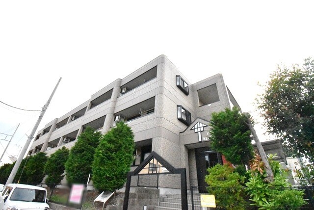 ��ʌ�����s�厚�����q��V�c�̃}���V�����̌����O��