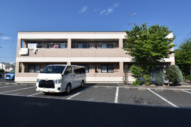 ��ʌ��@�c�s�֎R�S���ڂ̃A�p�[�g�̒��ԏ�