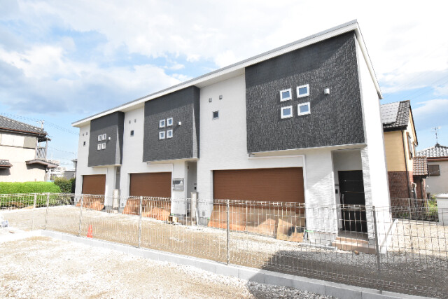 ��ʌ�����s�厚�ԎR�̃A�p�[�g�̌����O��