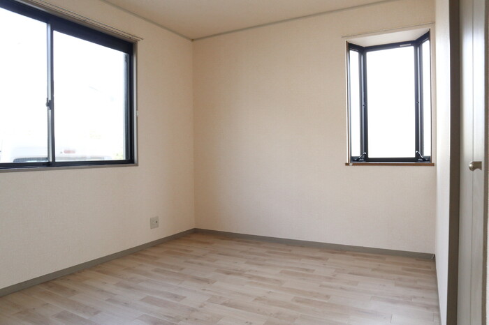 ��ʌ�����s����Q���ڂ̃A�p�[�g�̂��̑������E�X�y�[�X