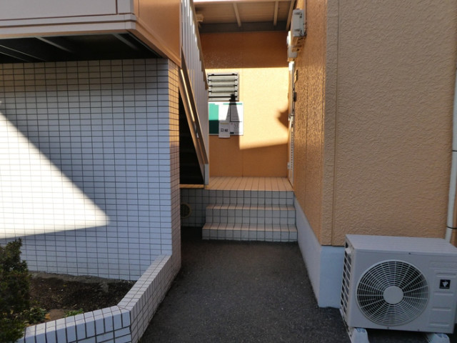 ��ʌ�����s����Q���ڂ̃A�p�[�g�̃G���g�����X