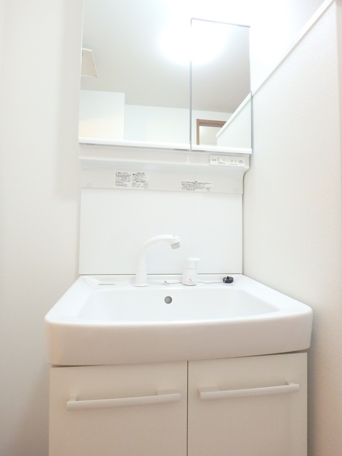 ��ʌ��������܎s��{��㏬���̃A�p�[�g�̐��ʏ�