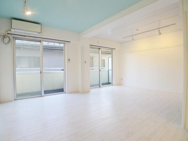 ��ʌ������s�����T���ڂ̃}���V�����̋��ԁE���r���O