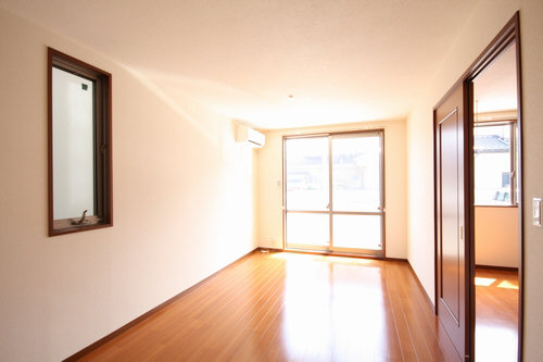 ��ʌ��������܎s�Y�a��j���J�Q���ڂ̃A�p�[�g�̋����E���r���O