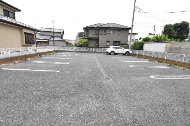 ��ʌ��z�J�s�����Q���ڂ̃A�p�[�g�̒��ԏ�