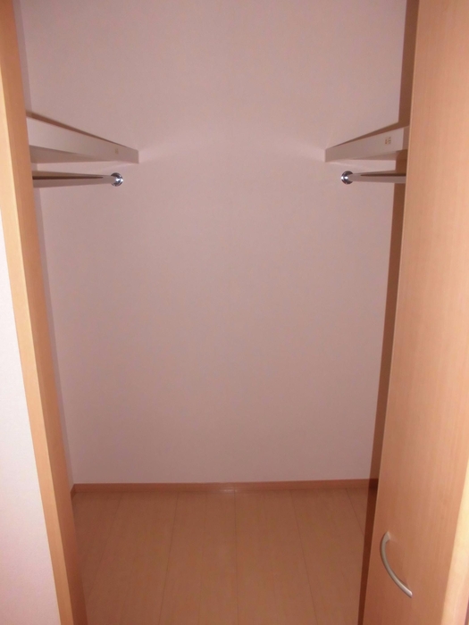 ��ʌ������s�h���R���ڂ̃A�p�[�g�̎��[