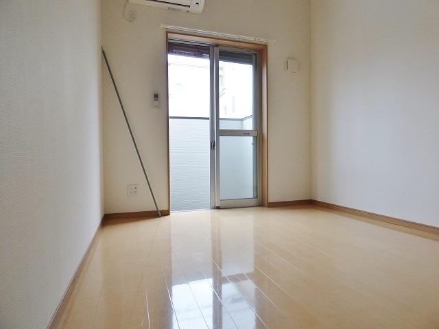 ��ʌ�����s��؂S���ڂ̃A�p�[�g�̂��̑������E�X�y�[�X