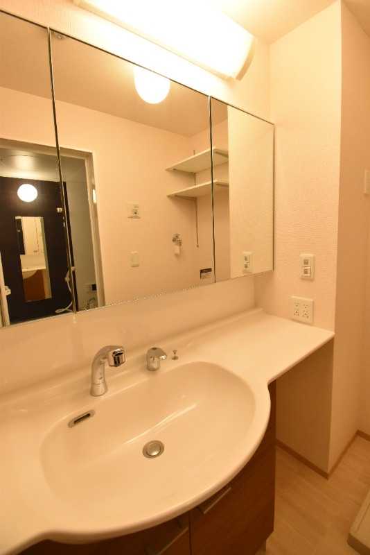 ��ʌ������s�����P���ڂ̃A�p�[�g�̐��ʏ�