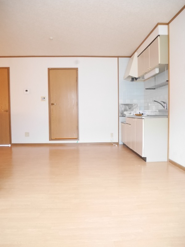 ��ʌ�����s�厚�����̃A�p�[�g�̋����E���r���O