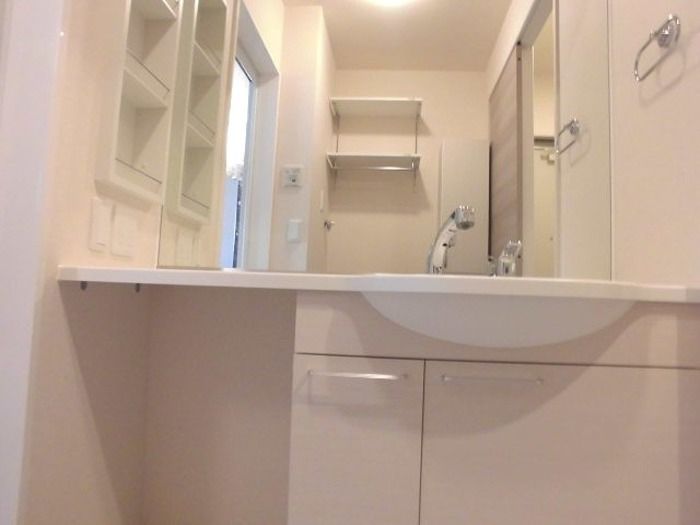 ��ʌ��������܎s�΋摾�c�E�P���ڂ̃A�p�[�g�̐��ʏ�