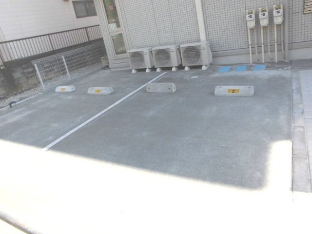 ��ʌ��������܎s�΋摾�c�E�P���ڂ̃A�p�[�g�̒��ԏ�