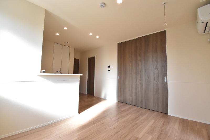 ��ʌ��O���s����c�Q���ڂ̃}���V�����̋��ԁE���r���O