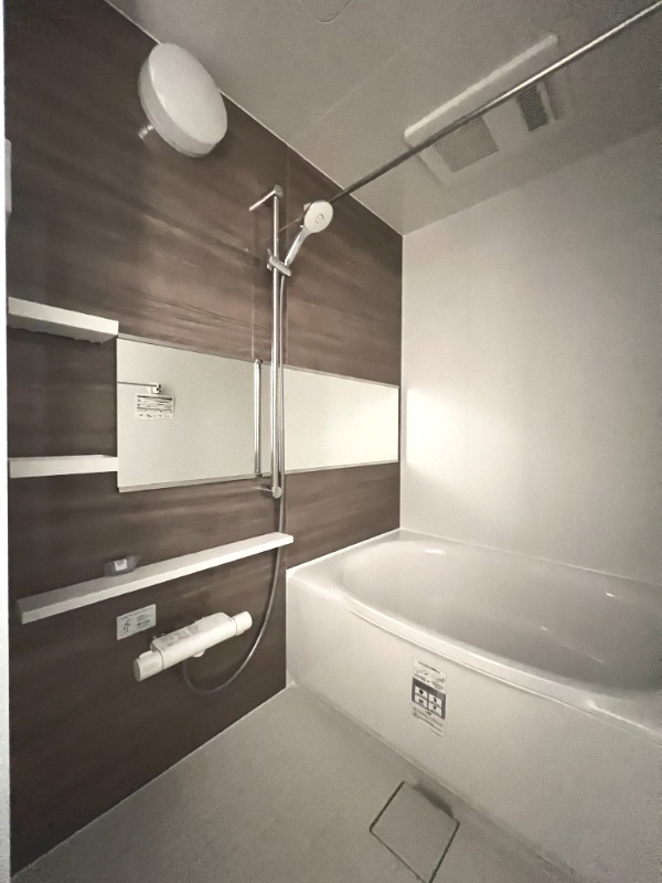 ��ʌ�����s������P���ڂ̃A�p�[�g�̃o�X