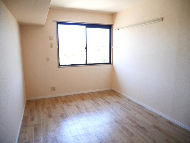 ��ʌ��������܎s�����擌��{�U���ڂ̃A�p�[�g�̋����E���r���O