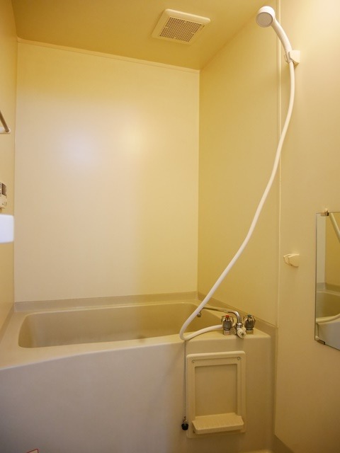 ��ʌ��������܎s�����擌��{�U���ڂ̃A�p�[�g�̃o�X