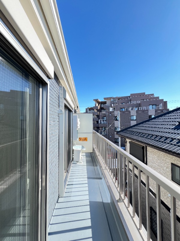 ��ʌ�����s������P���ڂ̃A�p�[�g�̃o���R�j�[