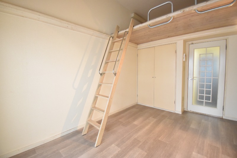 ��ʌ�����s������S���ڂ̃A�p�[�g�̋��ԁE���r���O