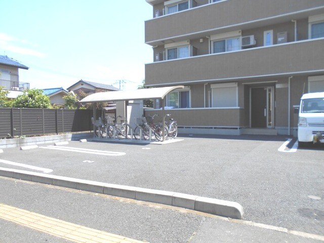 ��ʌ��z�J�s���z�J�P���ڂ̃A�p�[�g�̒��ԏ�