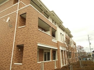 ��ʌ��k�����S�ɓޒ����h��S���ڂ̃A�p�[�g�̃G���g�����X