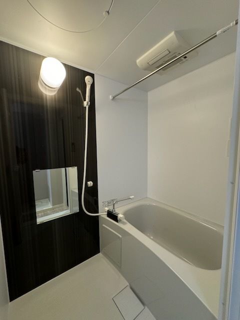 ��ʌ��t�����s�J���R���ڂ̃A�p�[�g�̃o�X