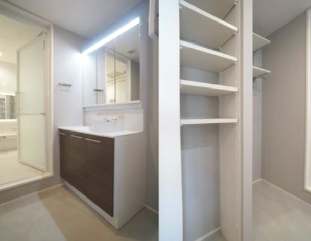 ��ʌ��������܎s������{�����R���ڂ̃}���V�����̐��ʏ�