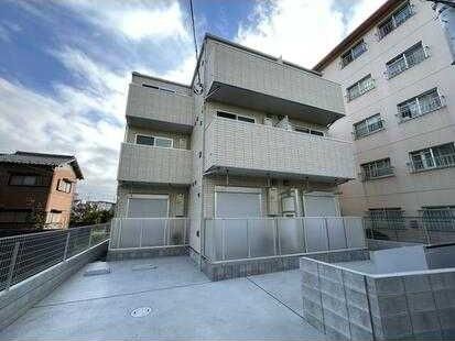 ��ʌ������s�����T���ڂ̃A�p�[�g�̌����O��