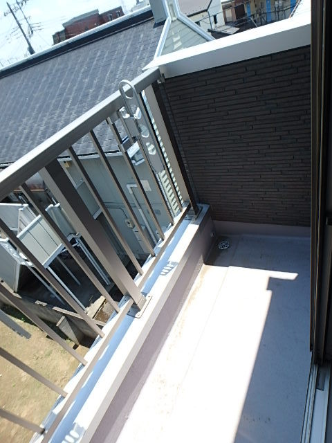 ��ʌ��������܎s�����擌��{�S���ڂ̃A�p�[�g�̃o���R�j�[