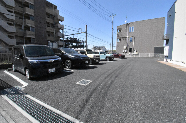 ��ʌ������s�V�����S���ڂ̃A�p�[�g�̒��ԏ�