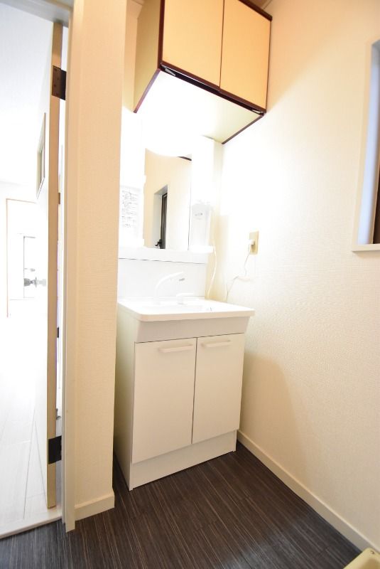 ��ʌ�����s�厚������̃A�p�[�g�̐��ʏ�