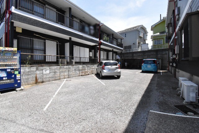 ��ʌ�����s�厚������̃A�p�[�g�̒��ԏ�