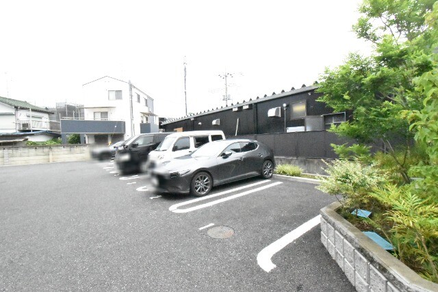 ��ʌ�����s�厚���s�k�J�̃A�p�[�g�̒��ԏ�