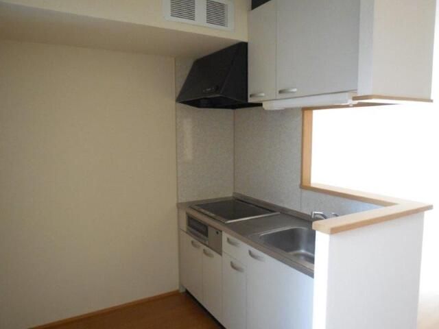 ��ʌ��������܎s�΋摾�c�E�R���ڂ̃e���X�n�E�X�̃L�b�`��