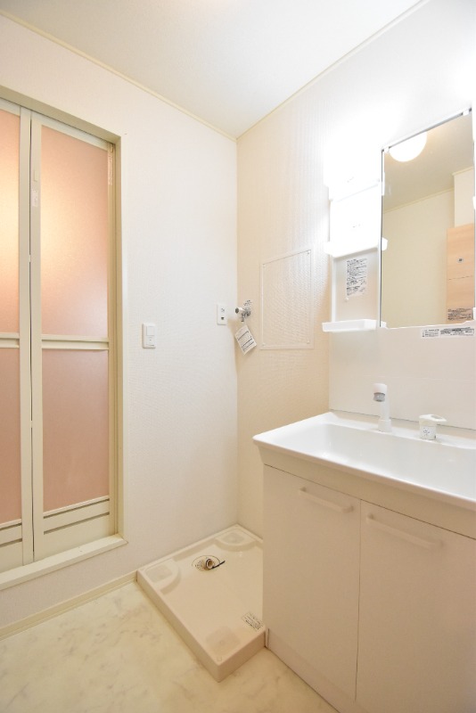 ��ʌ�����s�厚���s���т̃A�p�[�g�̐��ʏ�