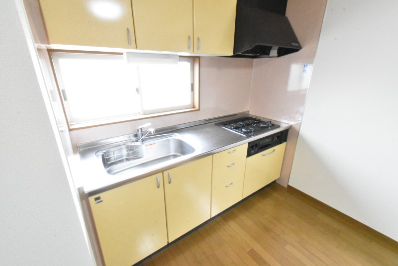 ��ʌ�����s�˒˓��S���ڂ̃A�p�[�g�̃L�b�`��