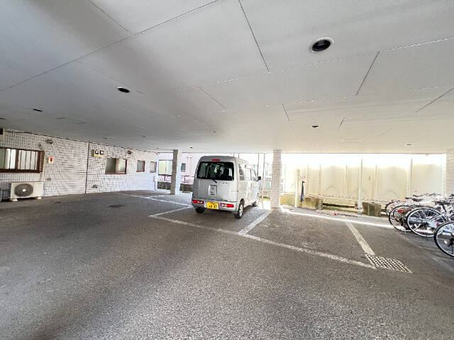 ��ʌ�����s�˒˓��P���ڂ̃}���V�����̒��ԏ�