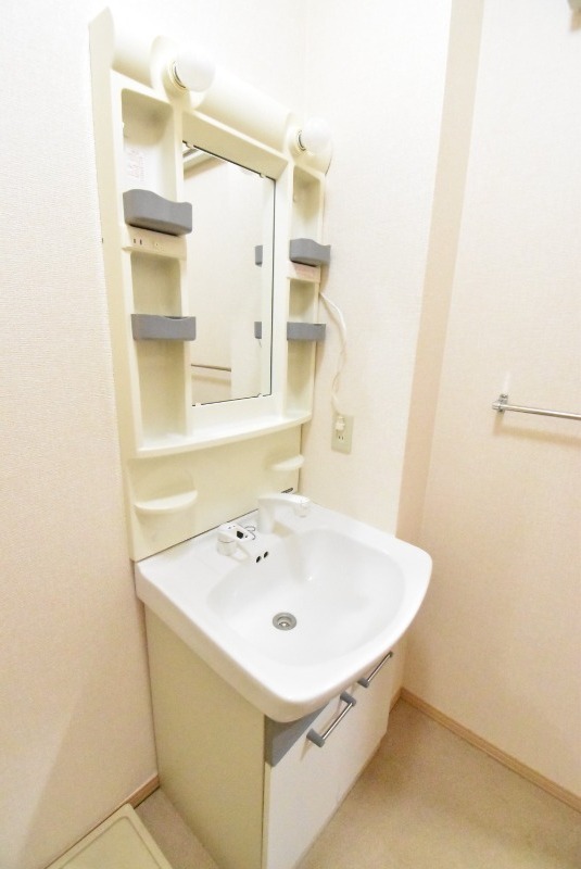 ��ʌ�����s�˒˓��Q���ڂ̃A�p�[�g�̐��ʏ�