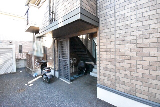 ��ʌ�����s�˒˓��Q���ڂ̃A�p�[�g�̃G���g�����X