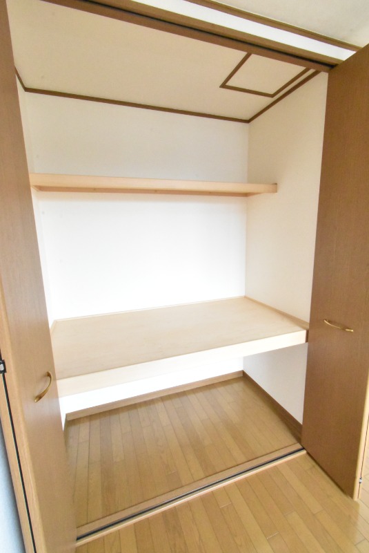 ��ʌ�����s�˒˓��S���ڂ̃A�p�[�g�̎��[