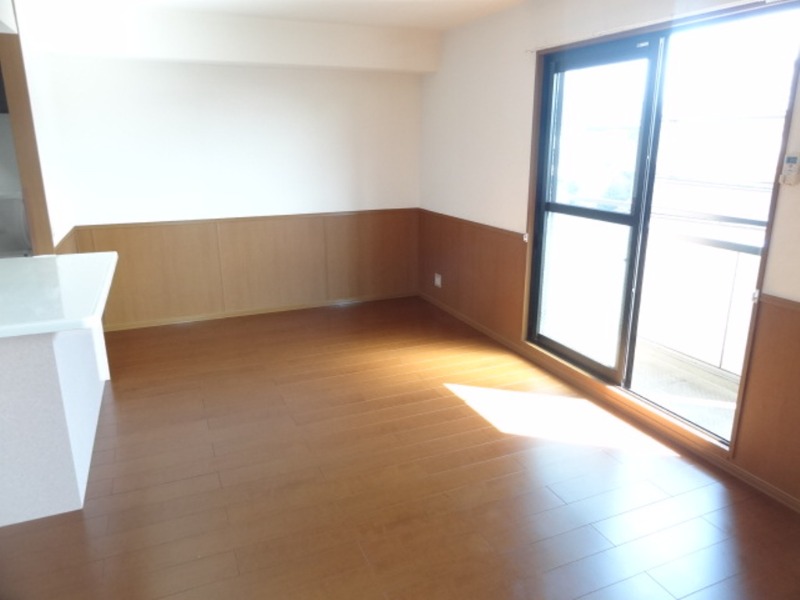 ��ʌ��������܎s��{��O���Q���ڂ̃A�p�[�g�̋��ԁE���r���O